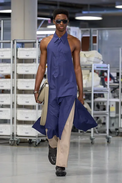 Look 25